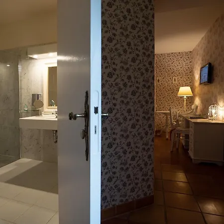Moulin Du Val De Seugne Hotel 4*